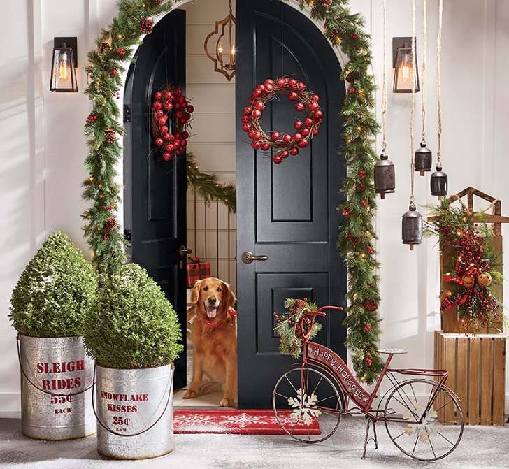 how to hang wreath on wooden front door