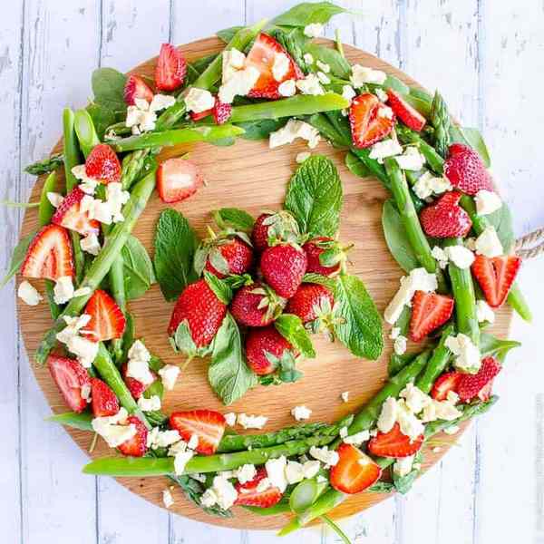 quick and easy festive recipes christmas wreath salad asparagus and strawberries