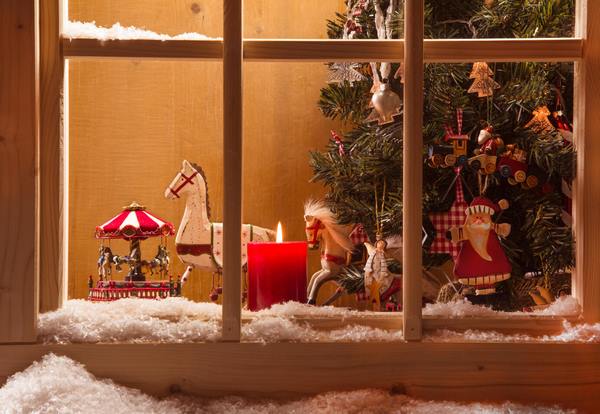 easy and lovely DIY Christmas window decorating ideas