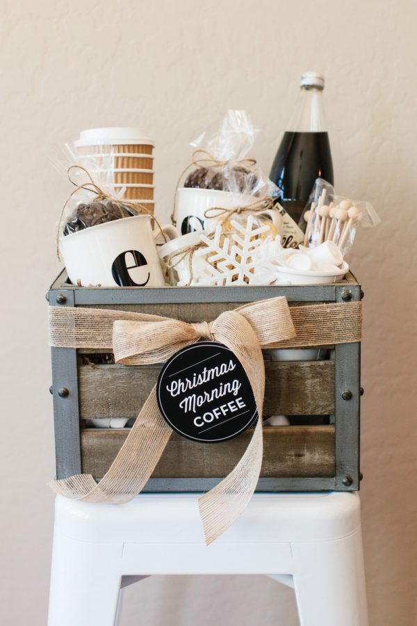 DIY Christmas coffee basket cool gift ideas 