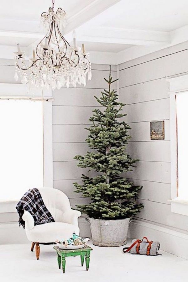 DIY-Christmas-tree-stand-bucket-ideas-and-tips-for-decorating