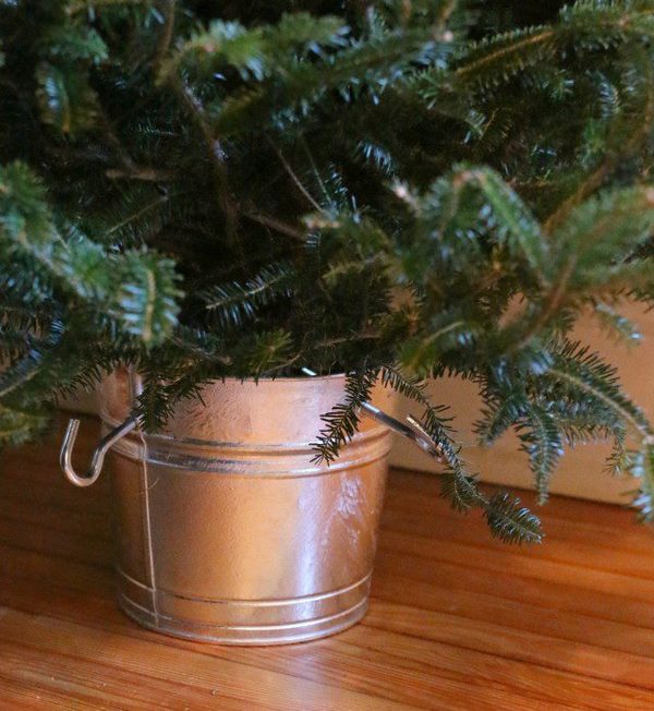 DIY Christmas tree stand bucket ideas and tutorial