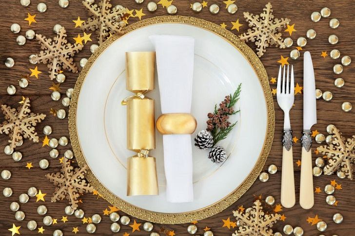 DIY easy christmas dinner table setting gold decoration