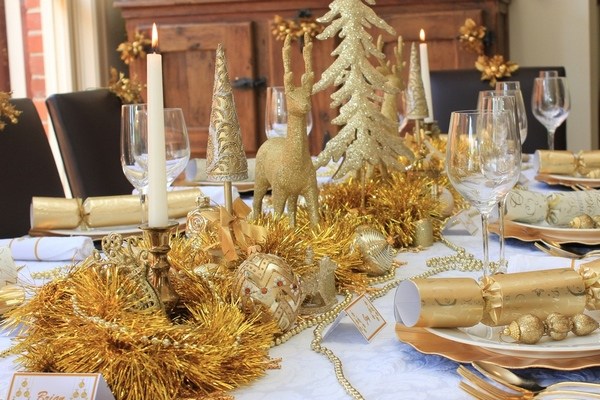 DIY festive christmas table gold and white