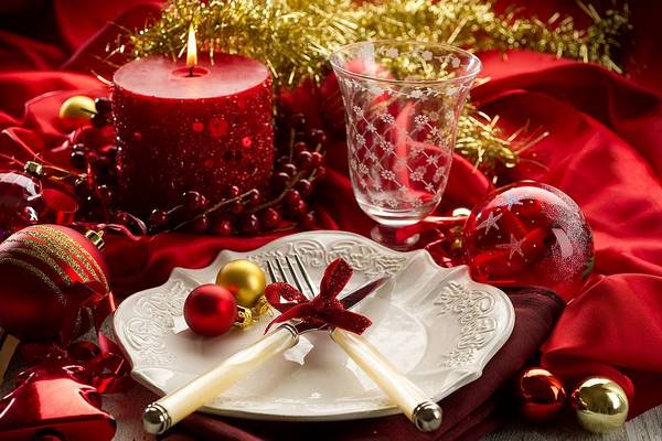 awsome red and white christmas table decorating ideas