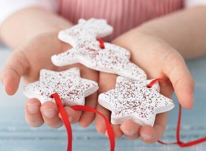 christmas-crafts-for-kids-salt-dough-tree-ornaments-with-glitter