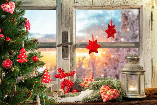christmas window decor ideas festive compositions lantern tree