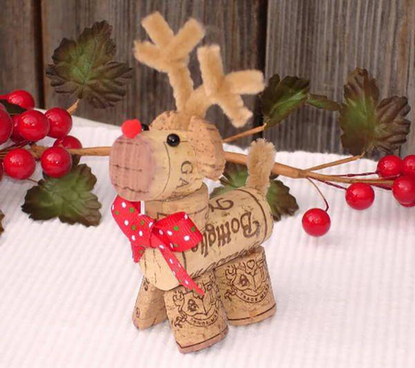 easy and fun DIY Christmas kid crafts wine cork reindeer