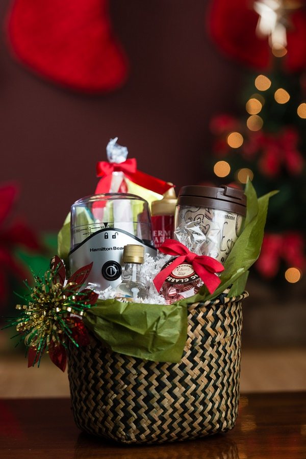 homemade holiday christmas gift baskets ideas