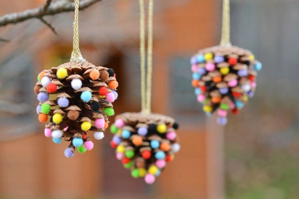how to make pine cone Christmas tree ornaments