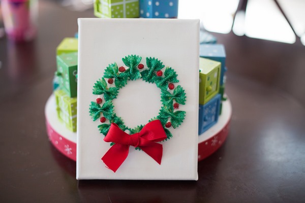 kids Christmas craft ideas with pasta DIY greeting card 
