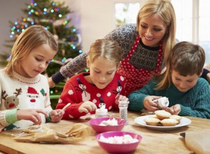kids-decorating-christmas-cookies-party-tips