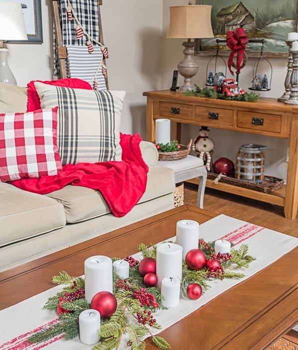 last minute living room christmas decorations table runner candles pillows