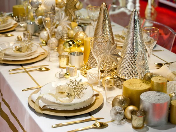 most beautiful festive table decorations in gold