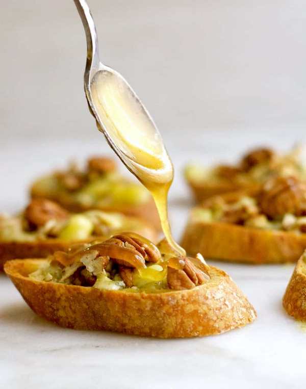 party food for new years eve blue cheese crostini with pecans and honey