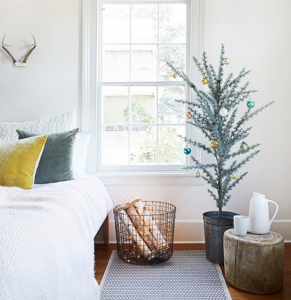 simple DIY christmas bedroom decor ideas firewood tree in abucket