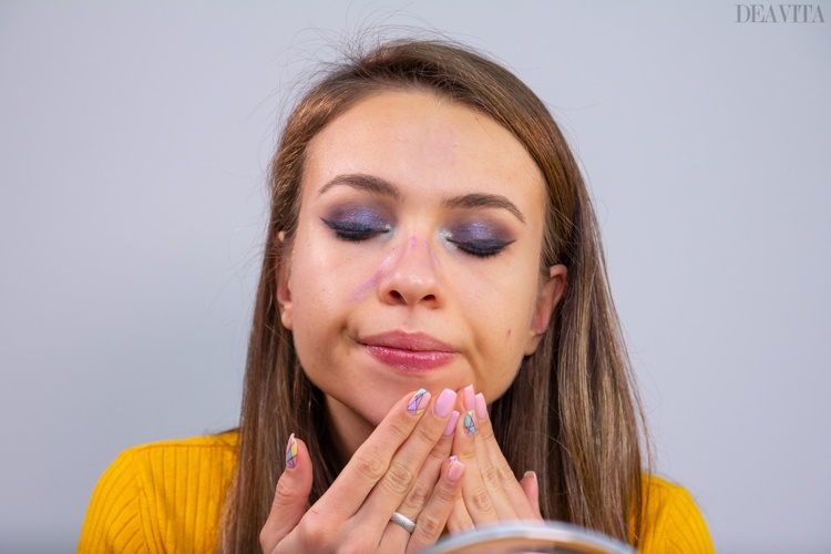 Apply a primer on the face DIY makeup step by step