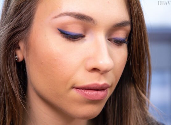 Blue-eyeliner-makeup-in-combination-with-nude-rose-lips