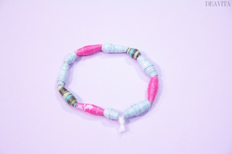 Creative bracelet with homemade paper beads
