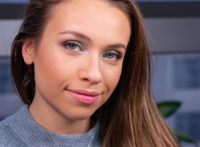 Green-smokey-eye-and-nude-lips-makeup-tutorial