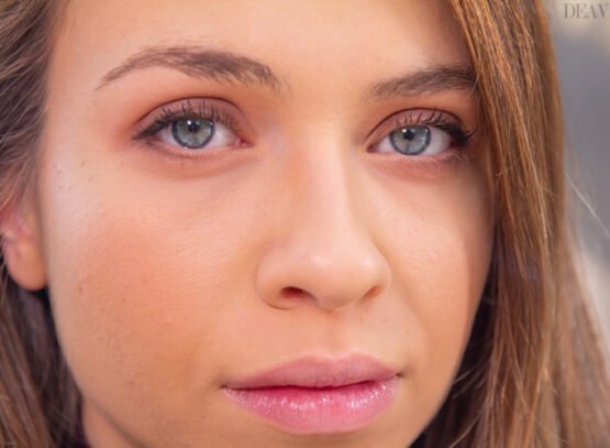 Makeup-ideas-for-blue-eyes-peach-eyeshadow-and-pink-lips