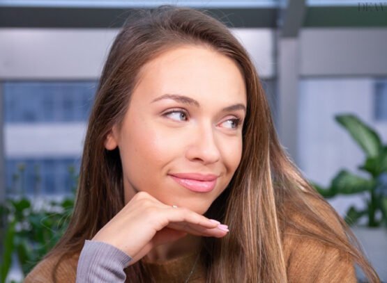 Natural-Wedding-Makeup-Shimmery-White-Eye-Look-and-Pink-Lips