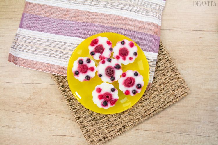 frozen yogurt and berry snacks kids party food ideas