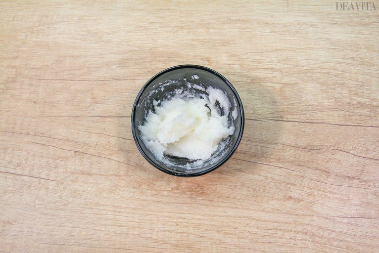 DIY mint and coconut butter scrub