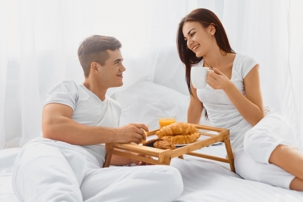 romantic breakfast in bed for valentines day