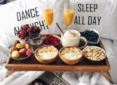 romantic-gifts-breakfast-in-bed-cute-tray-table