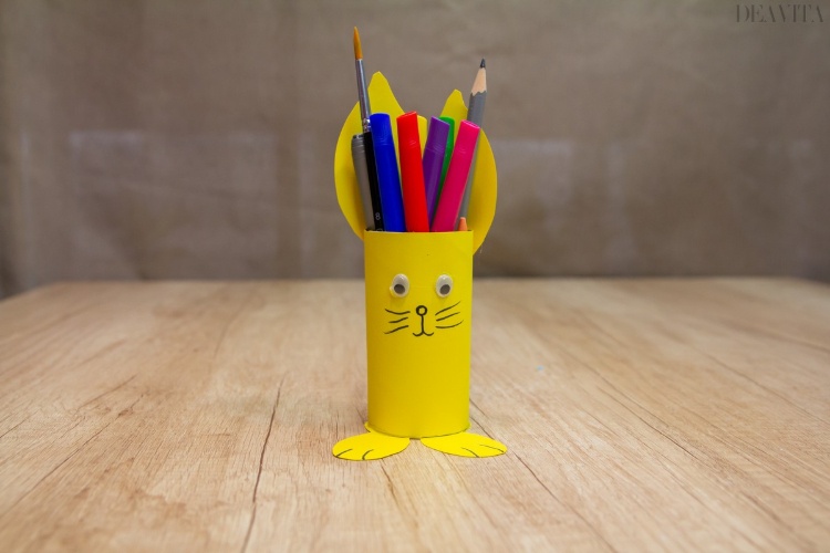 Cute bunny pencil holder as a DIY Easter decoration
