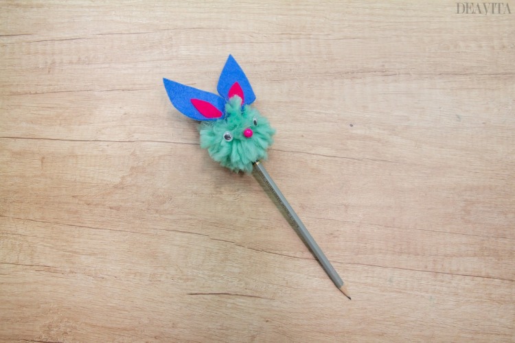 DIY Bunny pom pom pencil topper