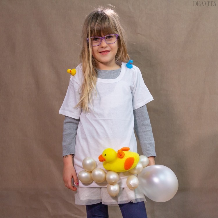 DIY bubble bath costume with balloons rubber ducks