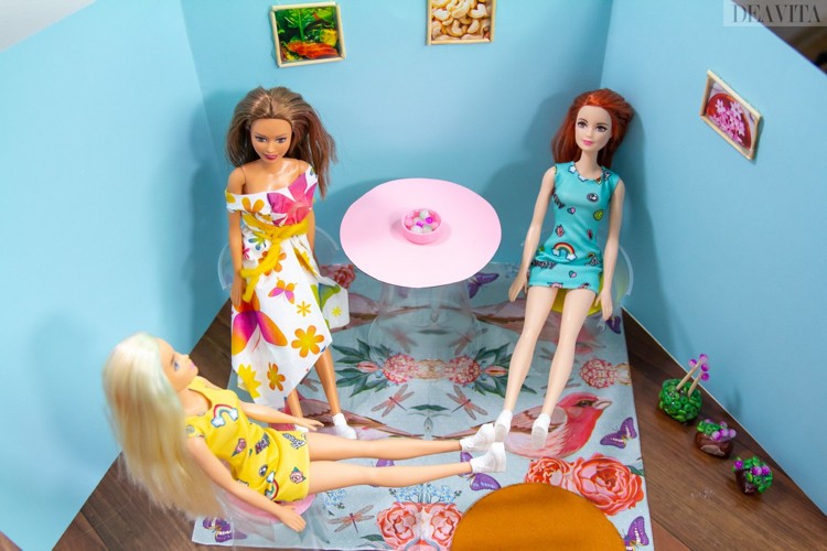 DIY dollhouse chairs and table
