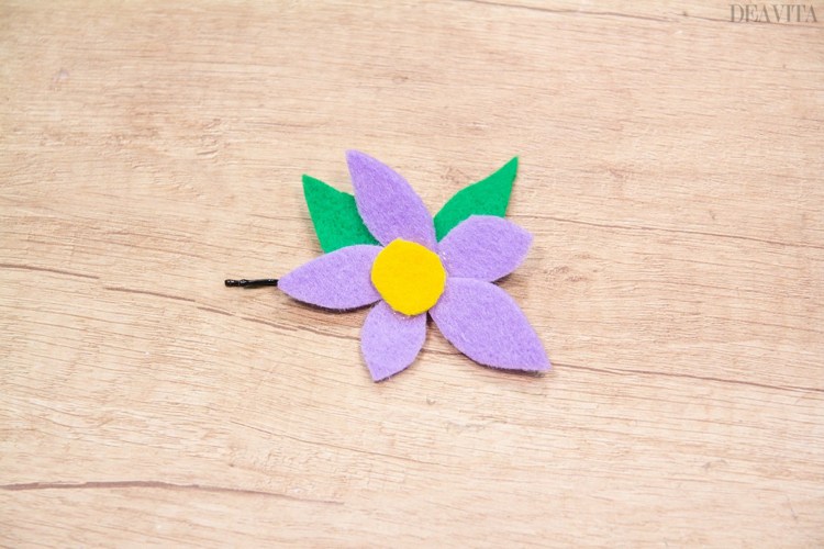 DIY hair accessories Hairpin with felt daisy flower crafts for kids