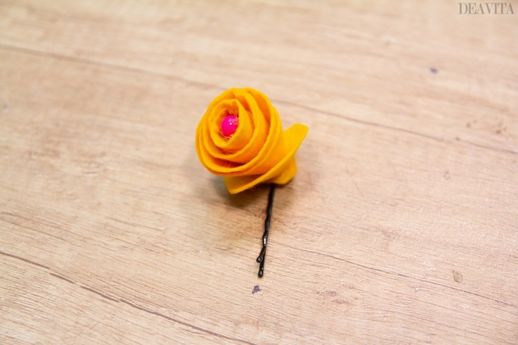 DIY hair accessories how to make a felt rose