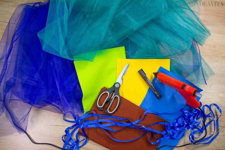 DIY peacock costume from felt and tulle materials
