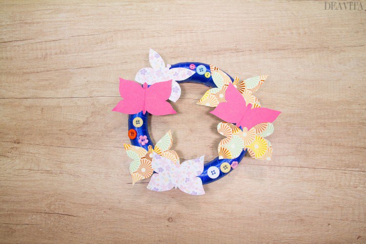 DIY spring decorations how to make paper butterfly wreath