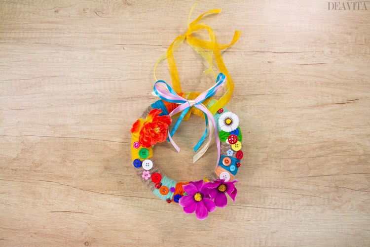 Easter craft ideas DIY yarn wreath door decorations