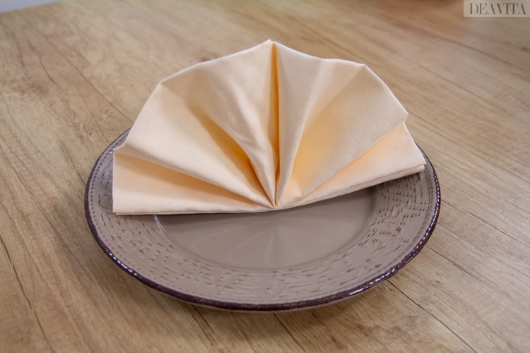 Easy napkin folding ideas how to make a fan