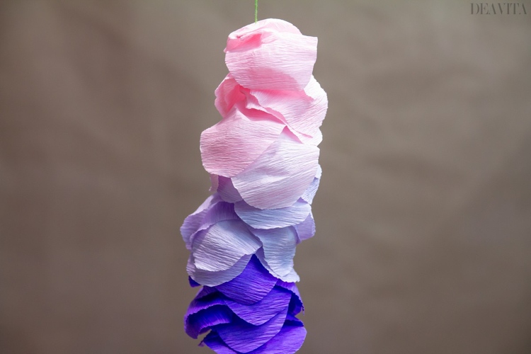 How to make a flower garland from crepe paper