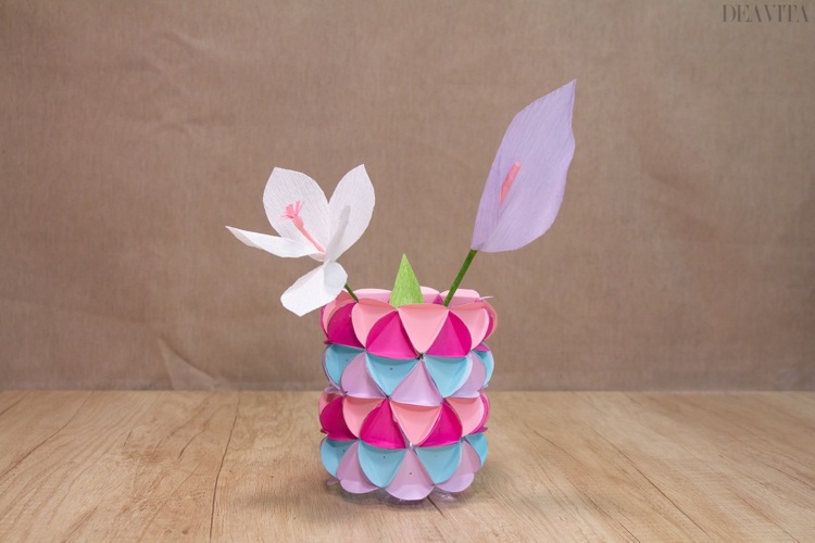 How to make a vase decorated with paper origami