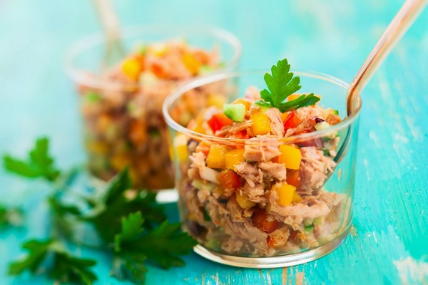 healthy food ideas Tuna mango and cucumber salad recipe 