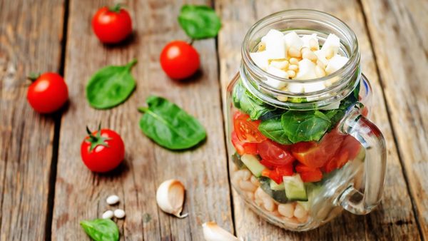 White bean and tomato Mason jar salad recipes