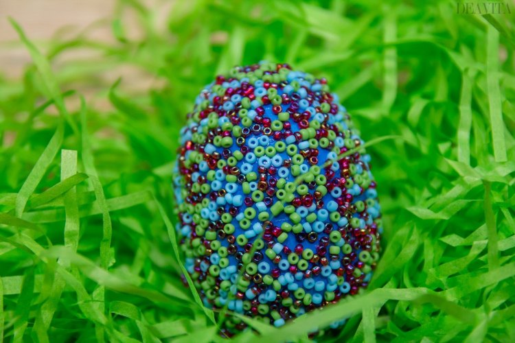 how to make a beaded Easter egg