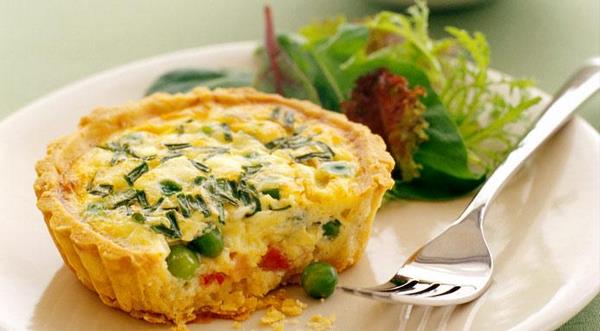 Easter menu ideas Mini quiches with peas and ham