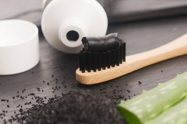 activated charcoal toothpaste for teeth whitening