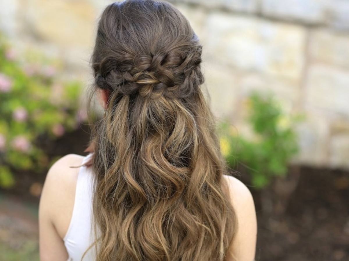 Half up half down prom hair – trendy hairstyles for an awesome look