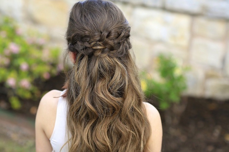 Half up half down prom hair – trendy hairstyles for an awesome look