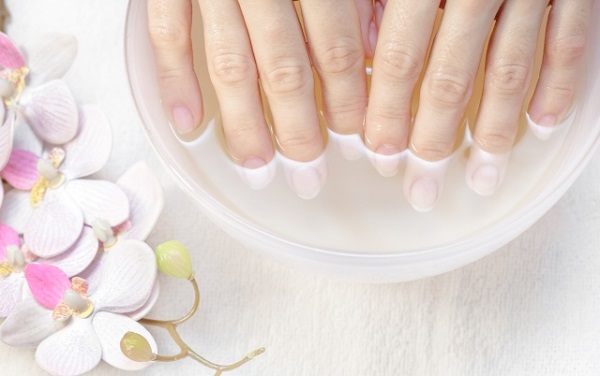 how to treat yellow nails at home